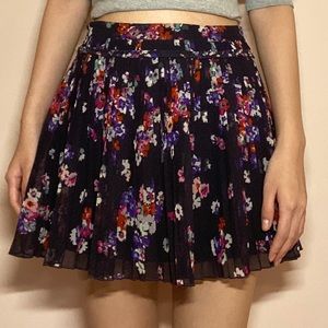 - american eagle outfitter pleated mini skirt